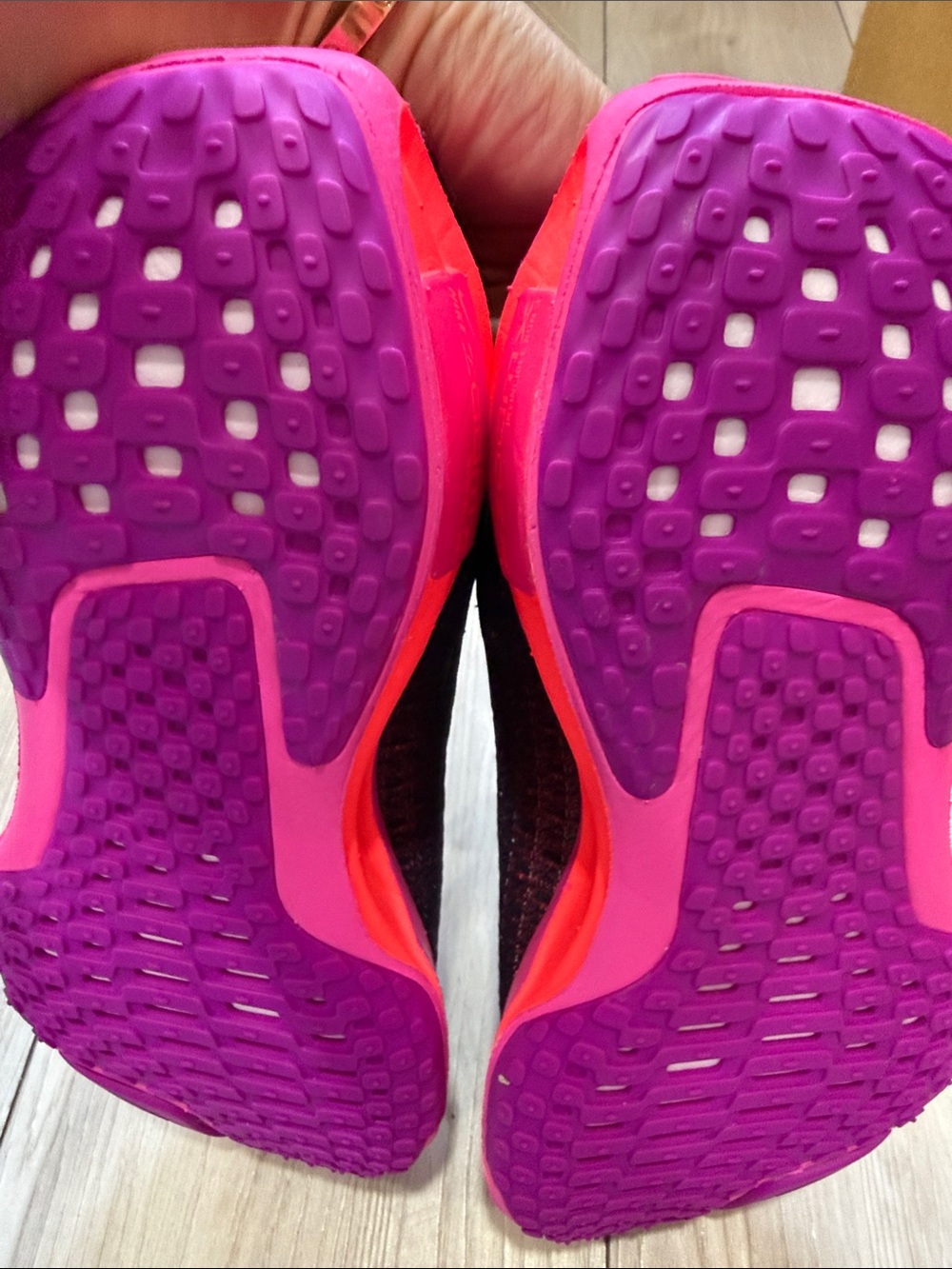 Nike Women's Black Pink Purple Running Shoes - Picture 6 of 7